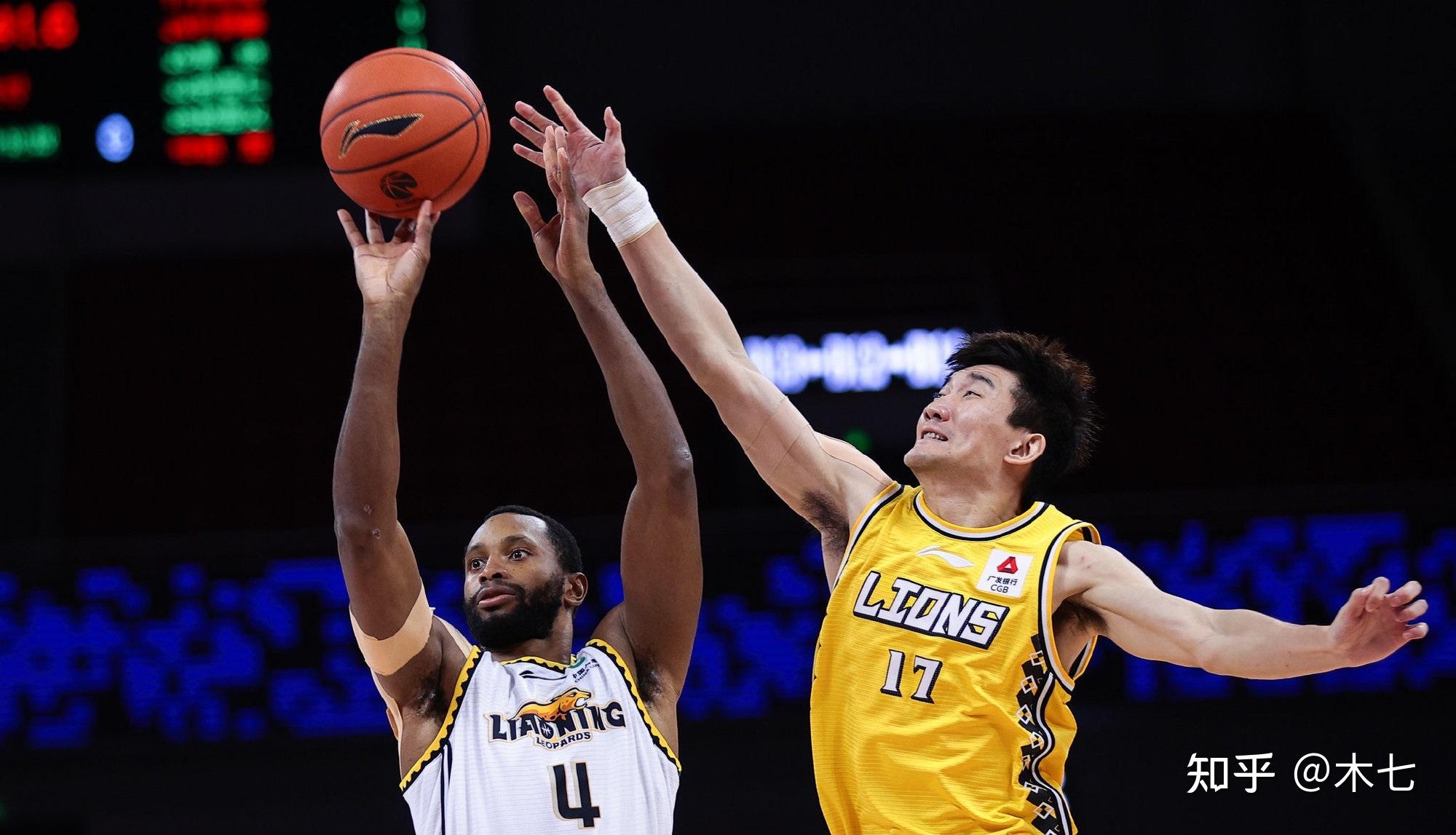 爱游戏娱乐-辽宁本钢发布备战花絮，关键时刻强势反弹，荷甲任务艰巨，更衣室氛围转暖