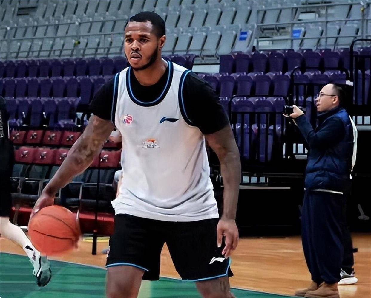 aiyouxi-关于深圳男篮训练开放日，今夜止住颓势引欢呼，欧超杯在即，球队文化再被提及的信息